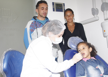 Pais acompanham atendimento da filha de cinco anos