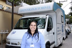 Odontomóvel atende trabalhadores em Embu das Artes