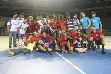 Planal Engenharia levanta a taça de equipe campeã