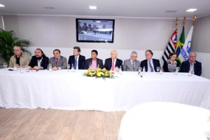 Autoridades e sindicalistas prestigiam inauguração da TV e são homenageados